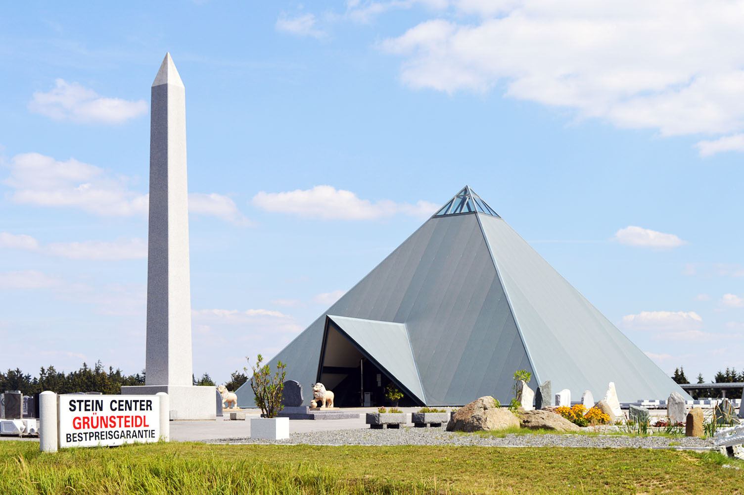 Pyramide & Obelisk